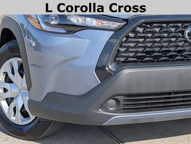 Used 2025 Toyota Corolla Cross L FWD image 3
