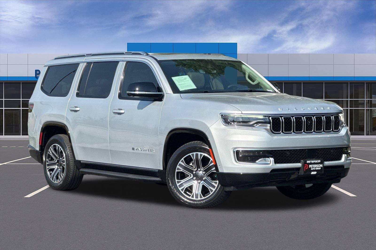 Used 2023 Jeep Wagoneer 4WD w/ Premium Group I image 2