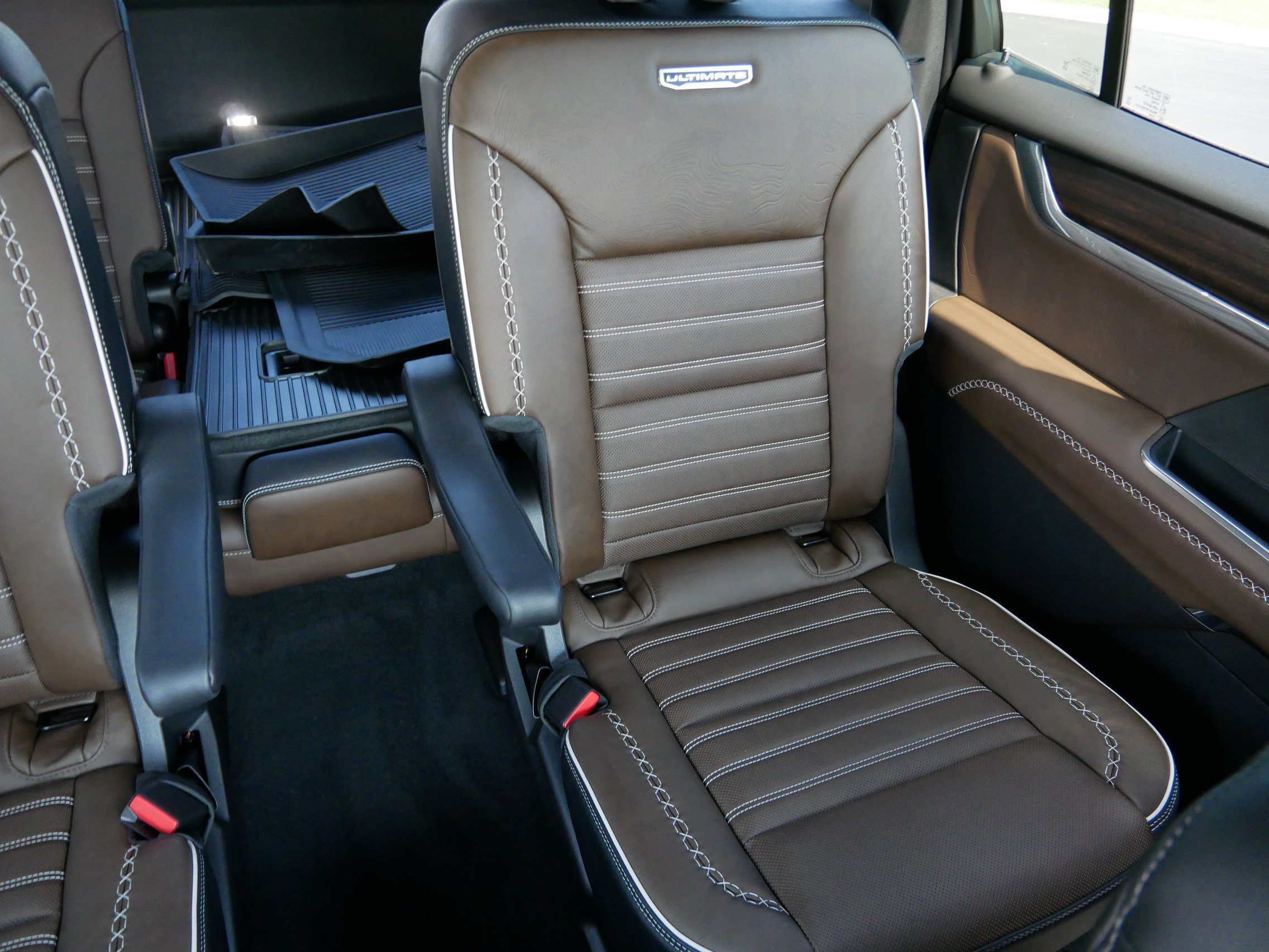 Used 2026 GMC Acadia Denali Ultimate w/ LPO, Floor Liner Package AWD/4WD image 13