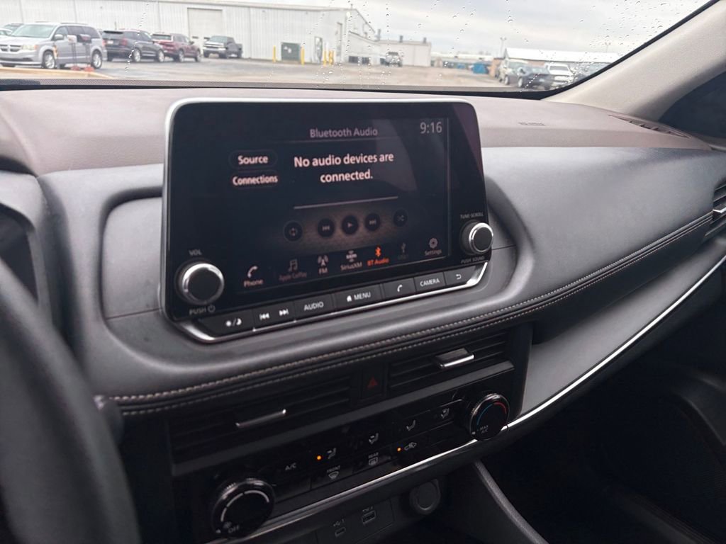 Used 2023 Nissan Rogue S image 17