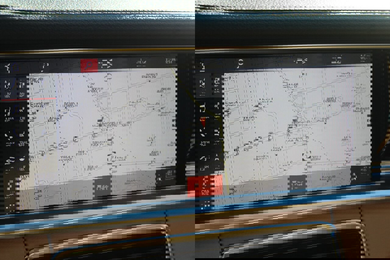 Used 2018 Porsche Panamera 4 image 11