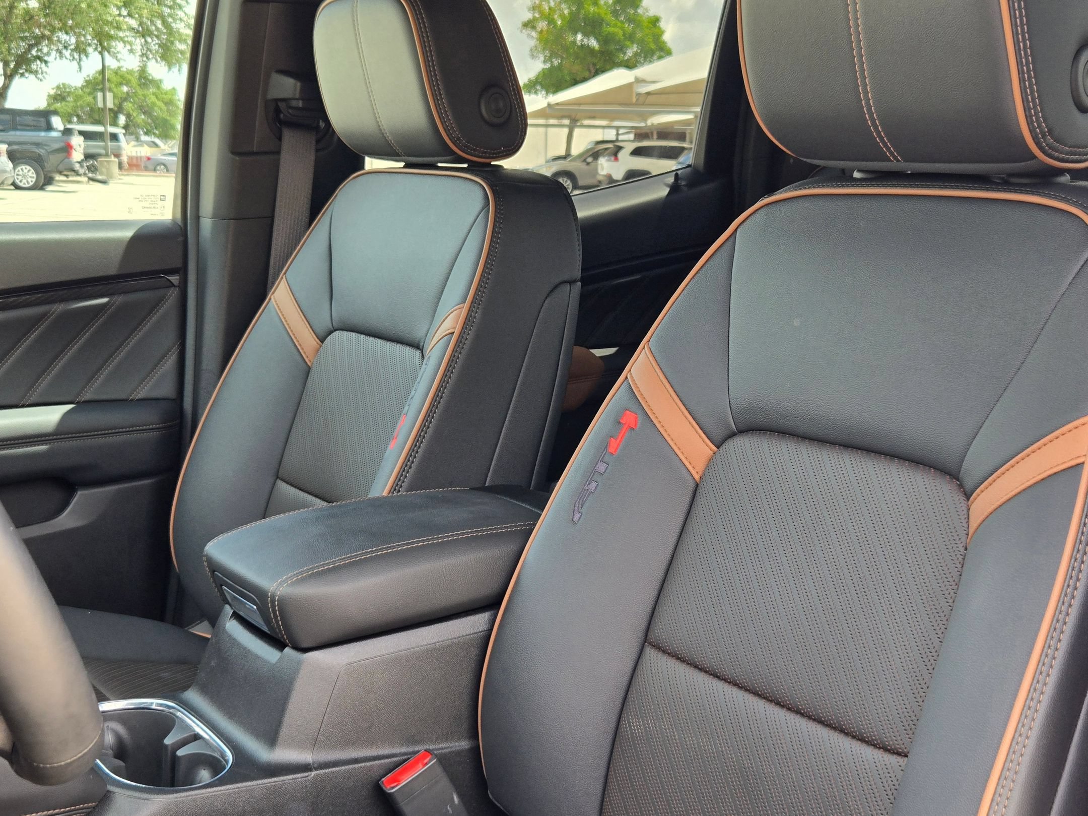 Used 2026 GMC Canyon AT4 w/ AT4 Premium Package AWD/4WD image 14