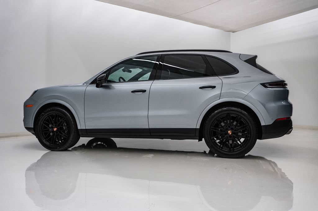 Certified 2026 Porsche Cayenne AWD/4WD image 2