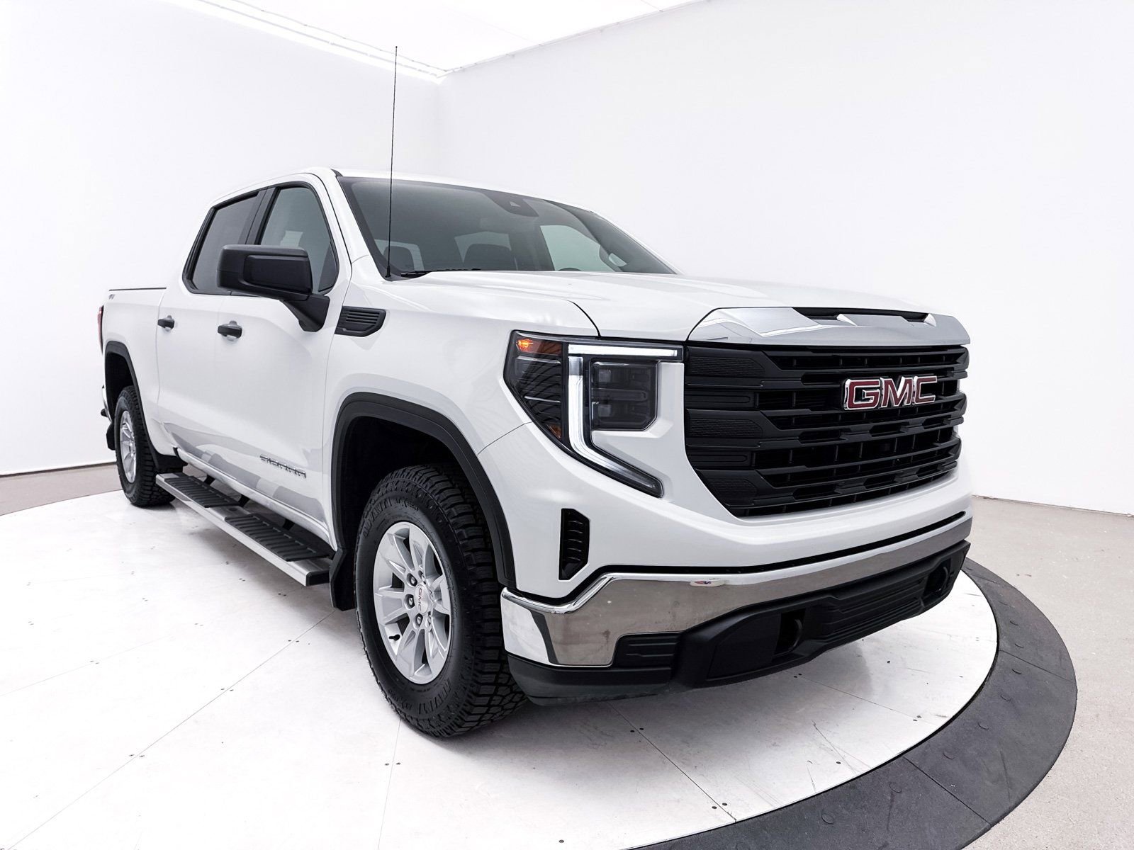 Used 2023 GMC Sierra 1500 Pro w/ Trailering Package image 9