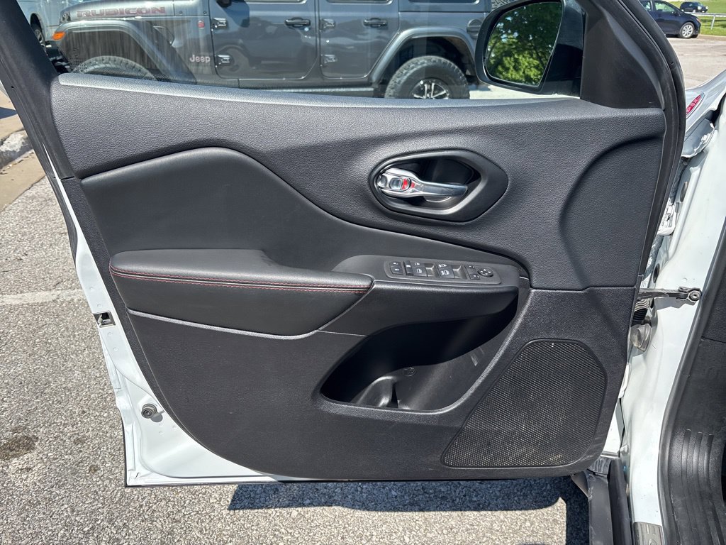 Used 2022 Jeep Cherokee Trailhawk w/ Comfort/Convenience Group AWD/4WD image 54