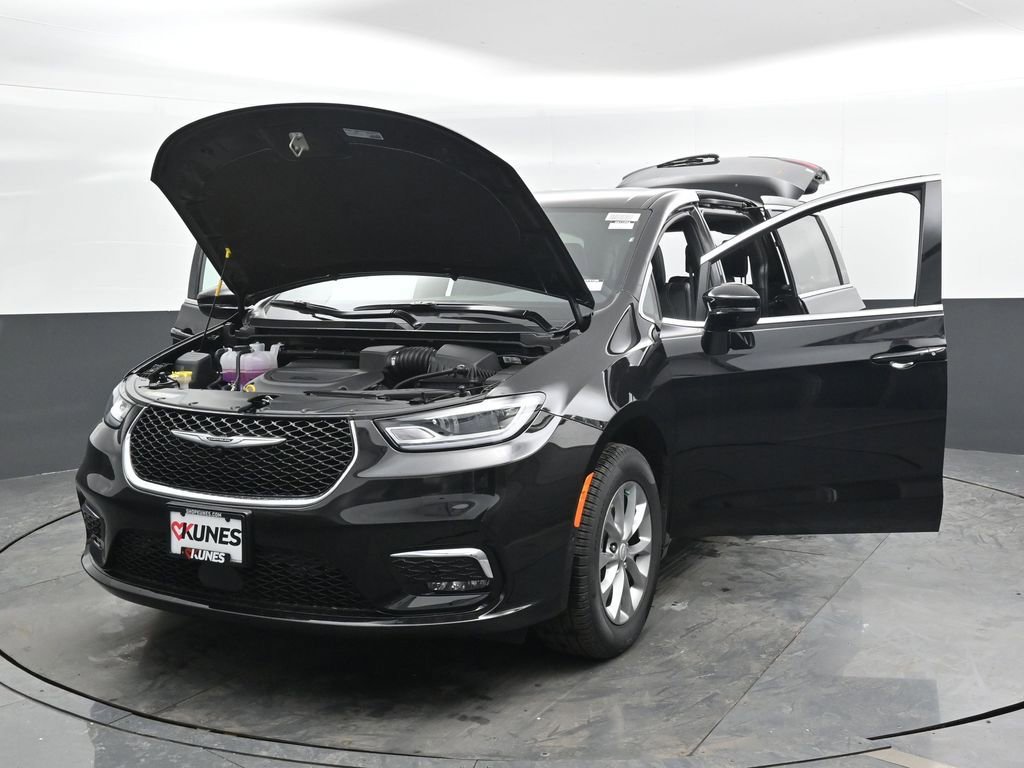 New 2026 Chrysler Pacifica Select AWD/4WD image 47