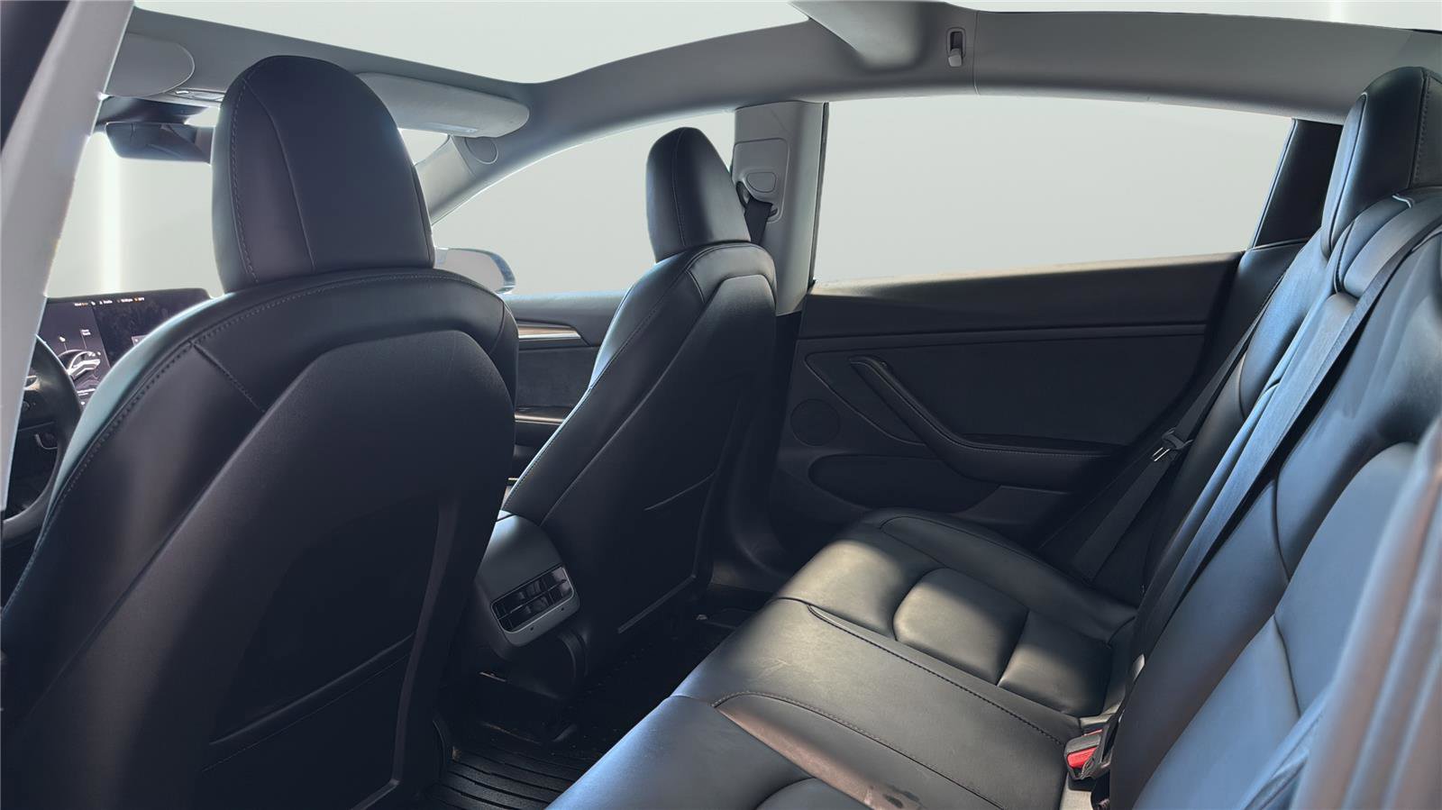 Used 2023 Tesla Model 3 Standard Range image 17