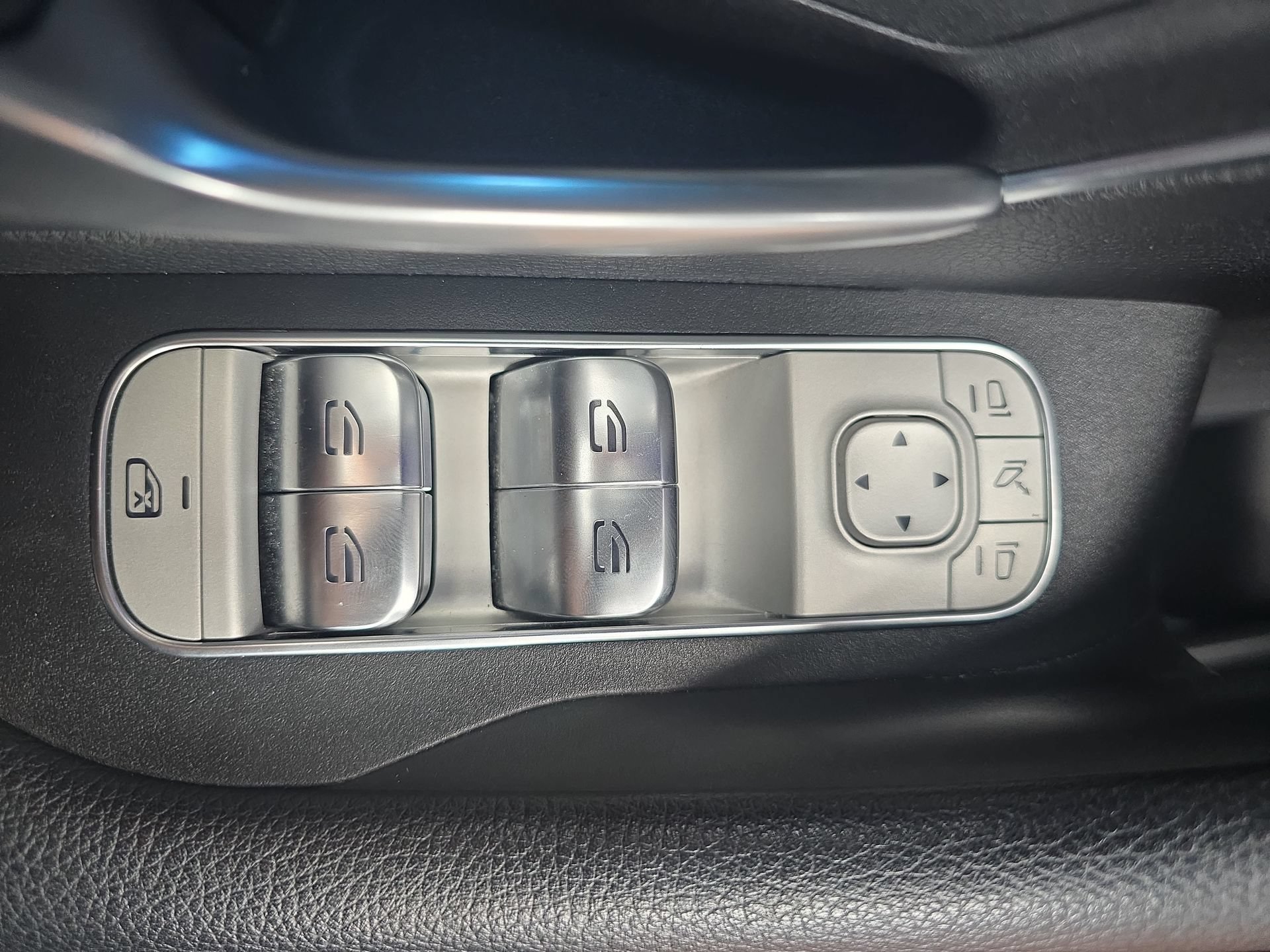 Certified 2025 Mercedes-Benz GLS 450 4MATIC image 27