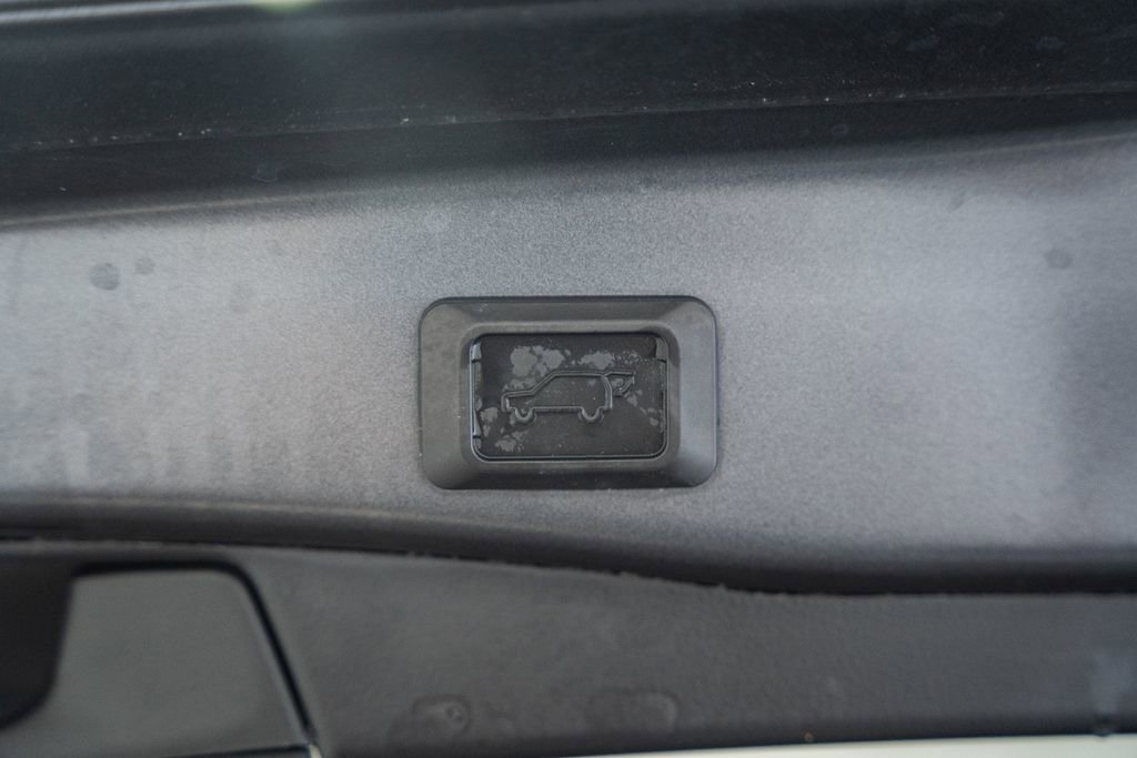 Used 2022 Toyota RAV4 SE w/ Convenience Package image 10