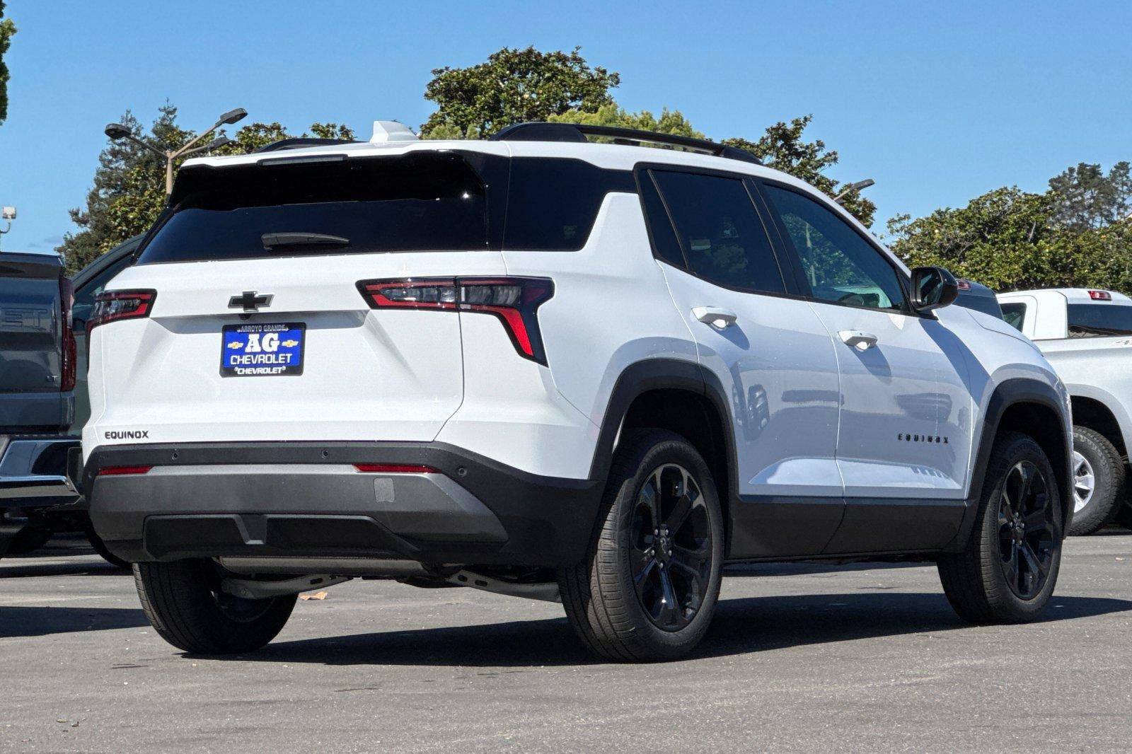 New 2026 Chevrolet Equinox LT w/ Midnight Edition image 4