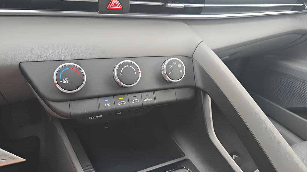New 2026 Hyundai Elantra SE FWD image 28
