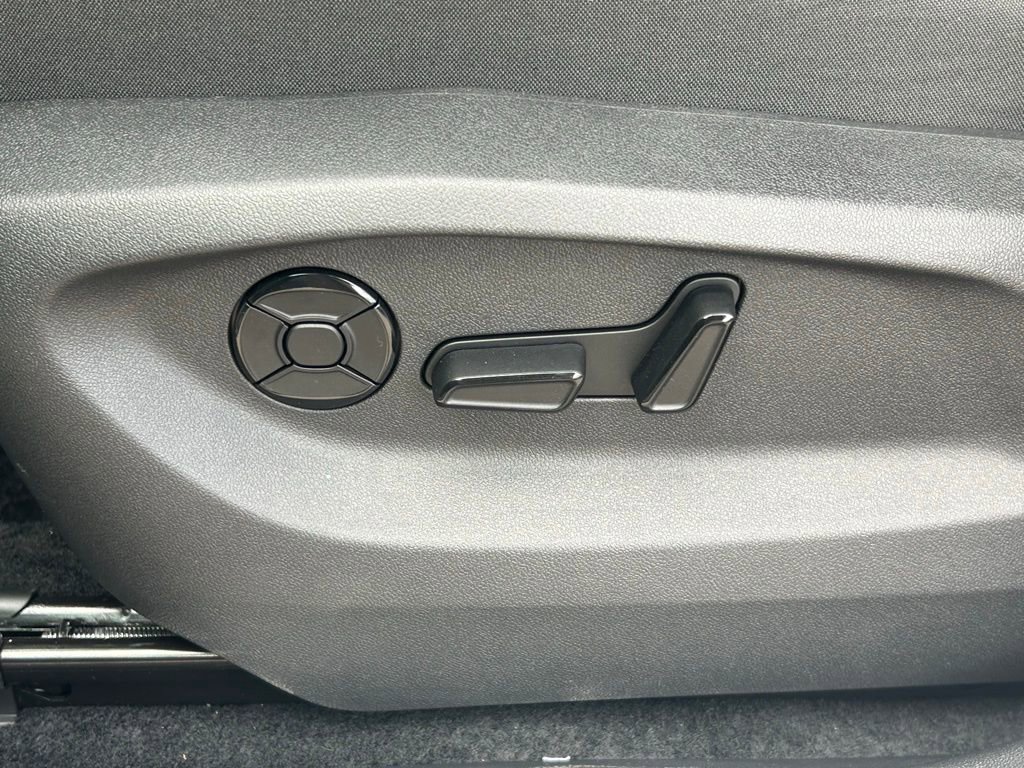 New 2026 Volkswagen Tiguan SE R-Line image 22