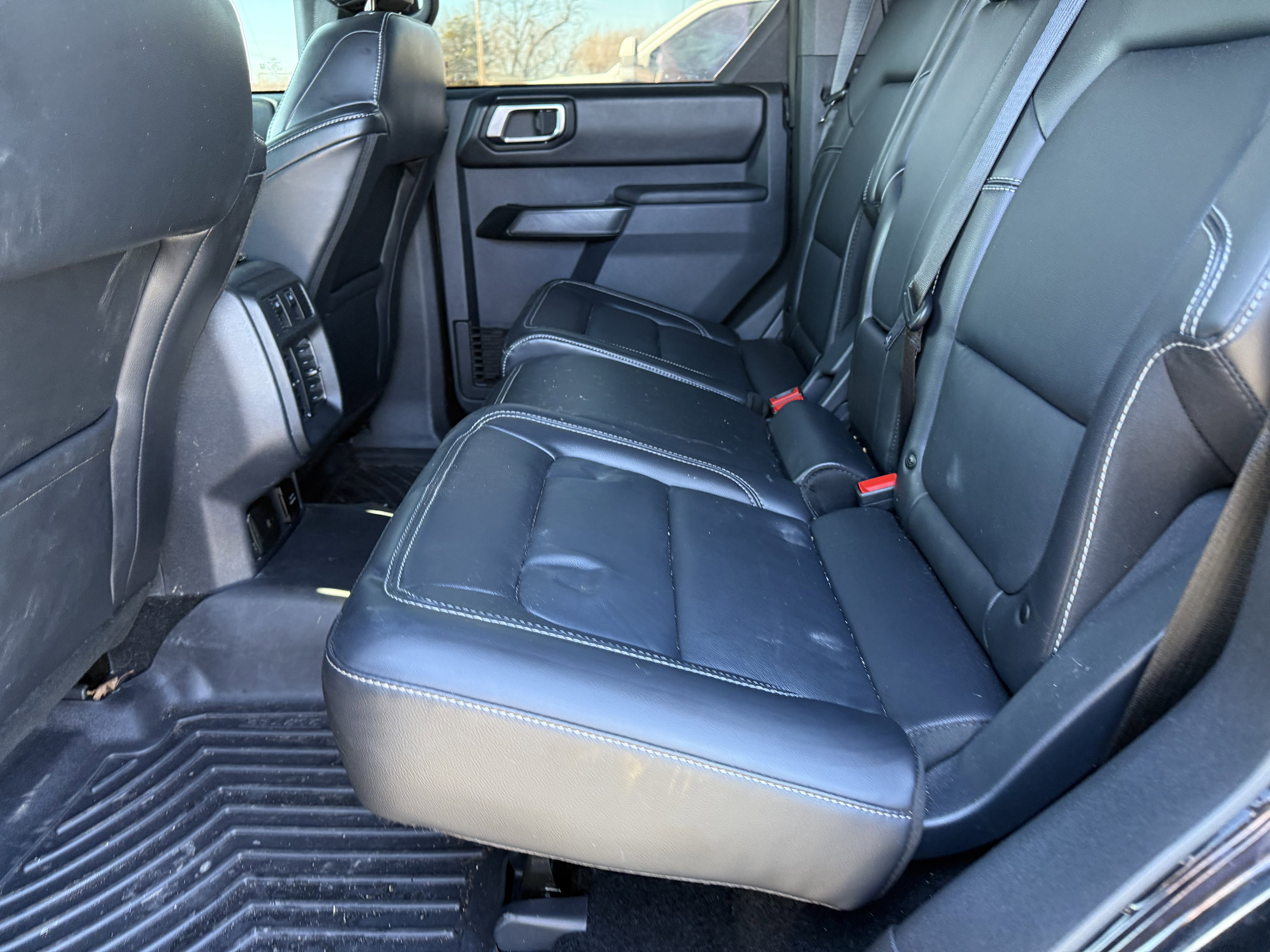 Used 2025 Ford Bronco Outer Banks w/ Sasquatch Package AWD/4WD image 8