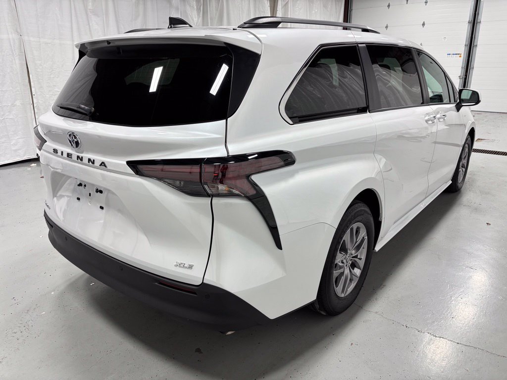 Used 2026 Toyota Sienna XLE AWD/4WD image 7