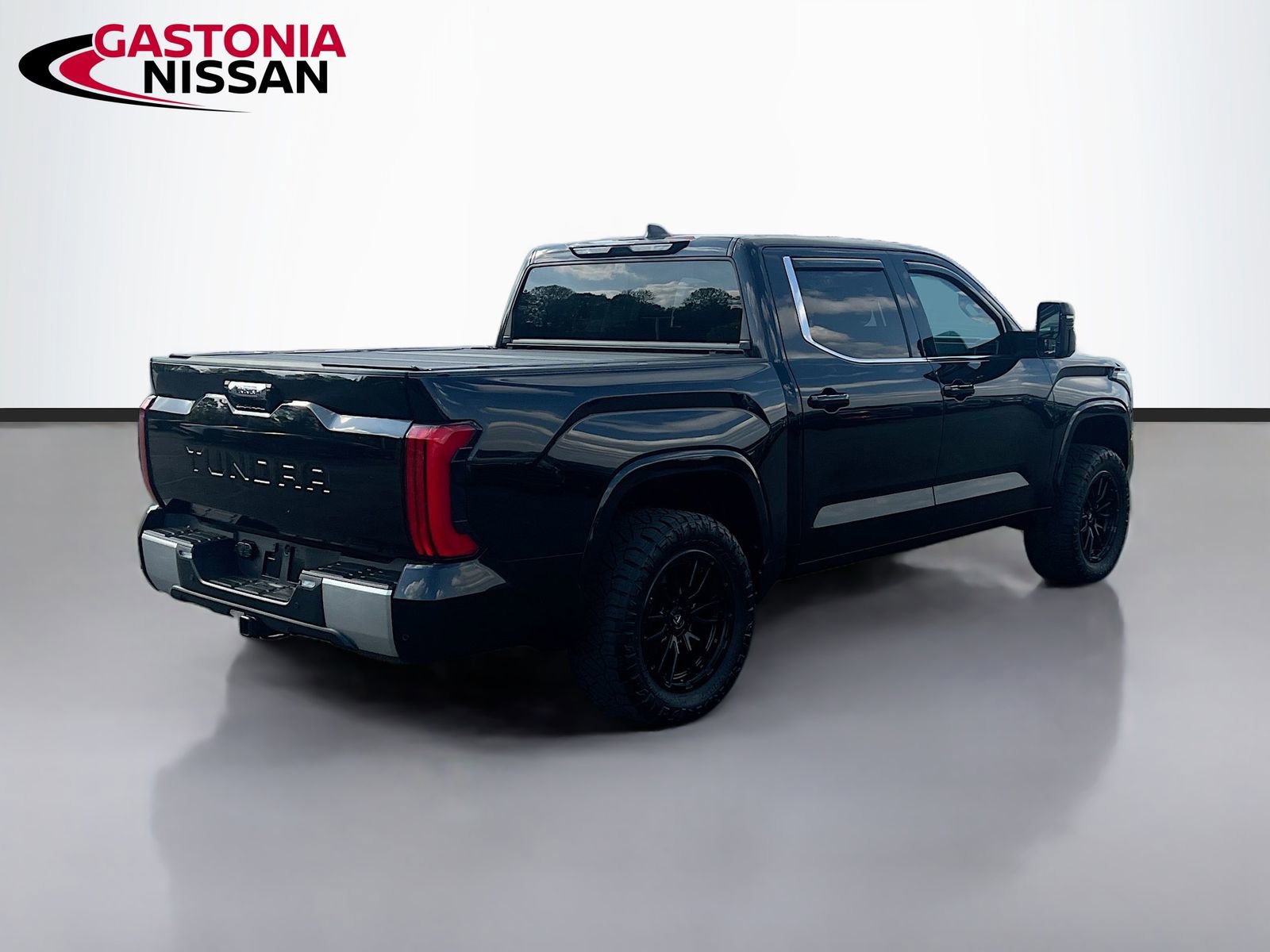 Used 2024 Toyota Tundra Limited w/ Power Package image 9