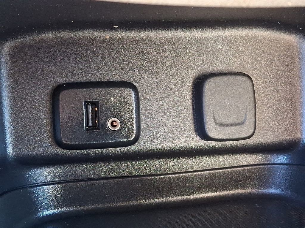 Used 2018 Chevrolet Equinox LS image 24