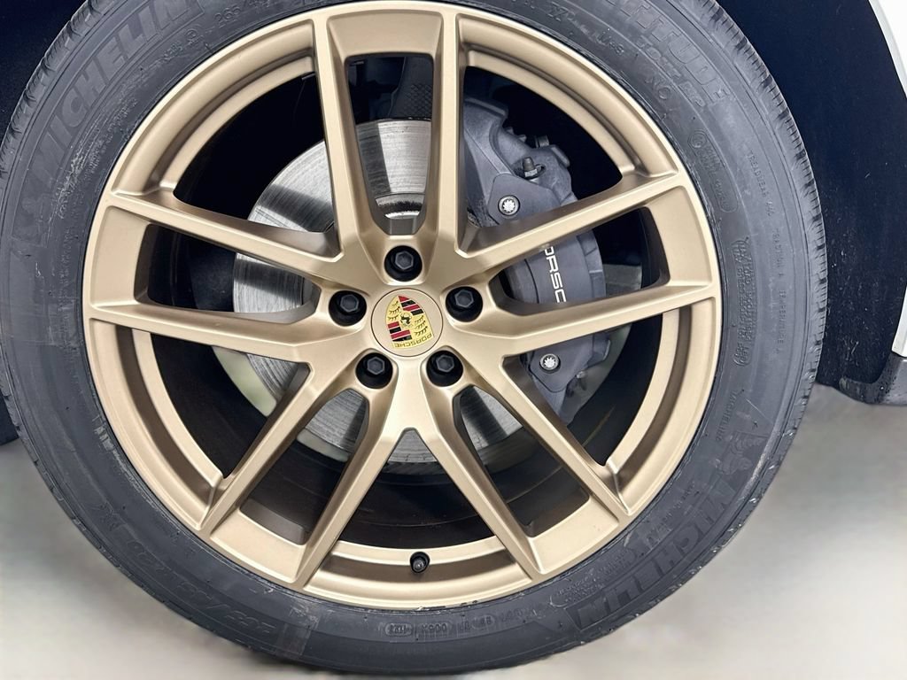 Certified 2023 Porsche Macan Turbo AWD/4WD image 31
