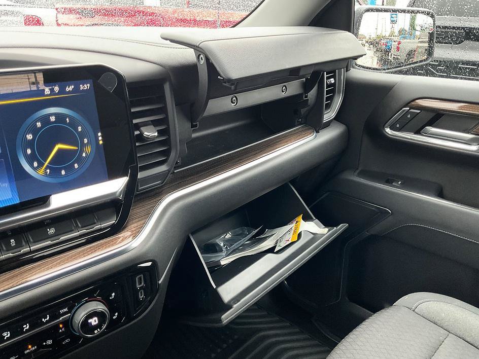 Used 2024 Chevrolet Silverado 1500 LT AWD/4WD image 19