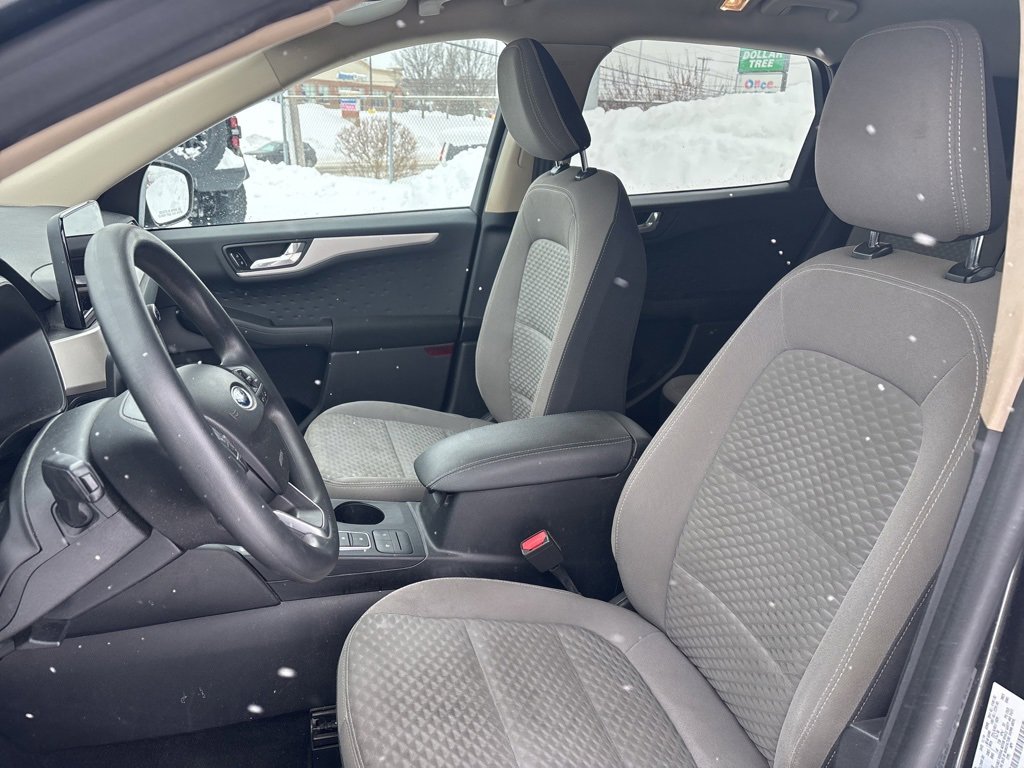 Used 2020 Ford Escape SE image 9