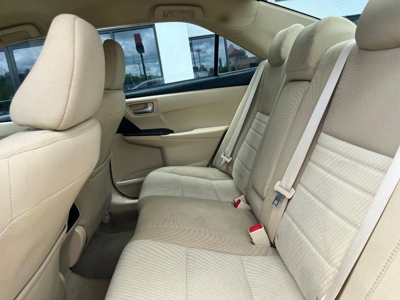 Used 2017 Toyota Camry LE FWD image 14