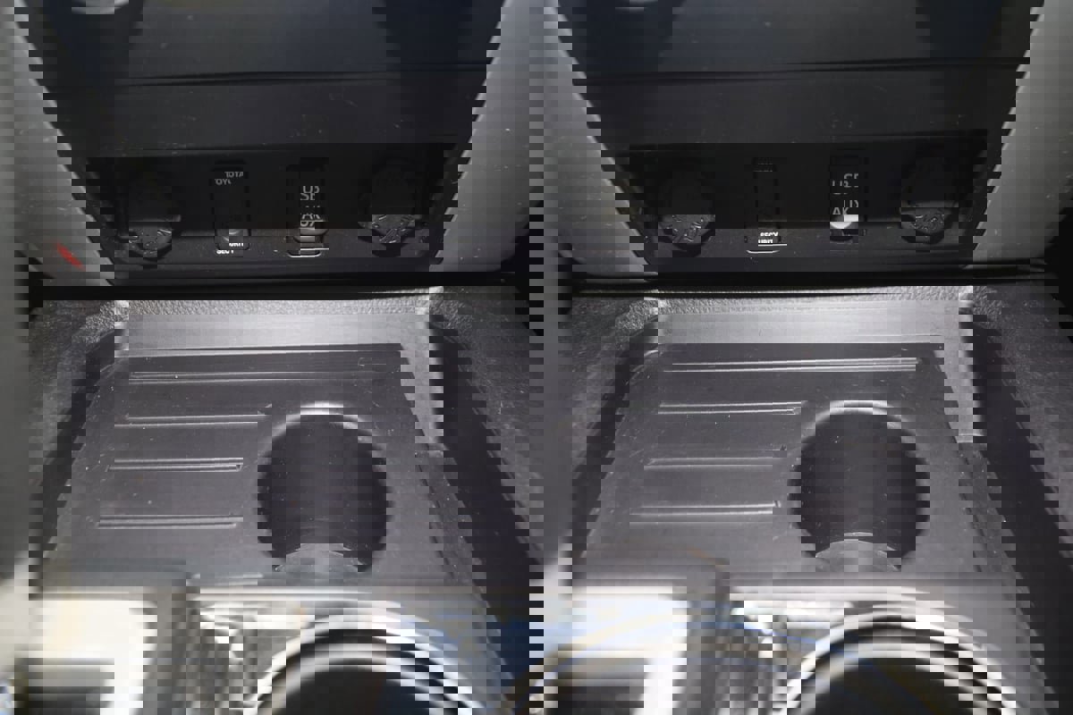 Used 2014 Toyota Tundra Limited w/ Limited Premium Package image 25