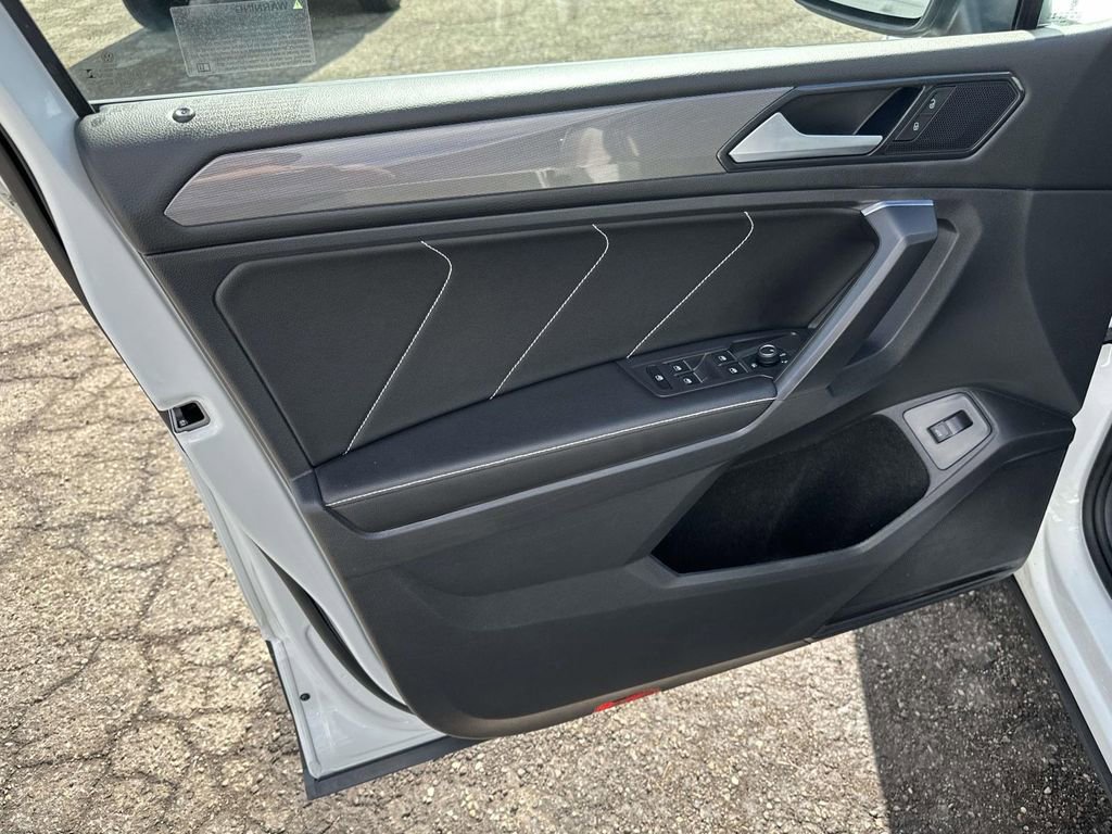 Certified 2023 Volkswagen Tiguan SE w/ Panoramic Sunroof Package image 19
