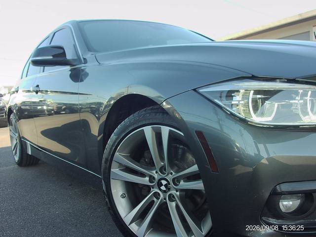 Used 2018 BMW 330i xDrive Sedan AWD/4WD image 19