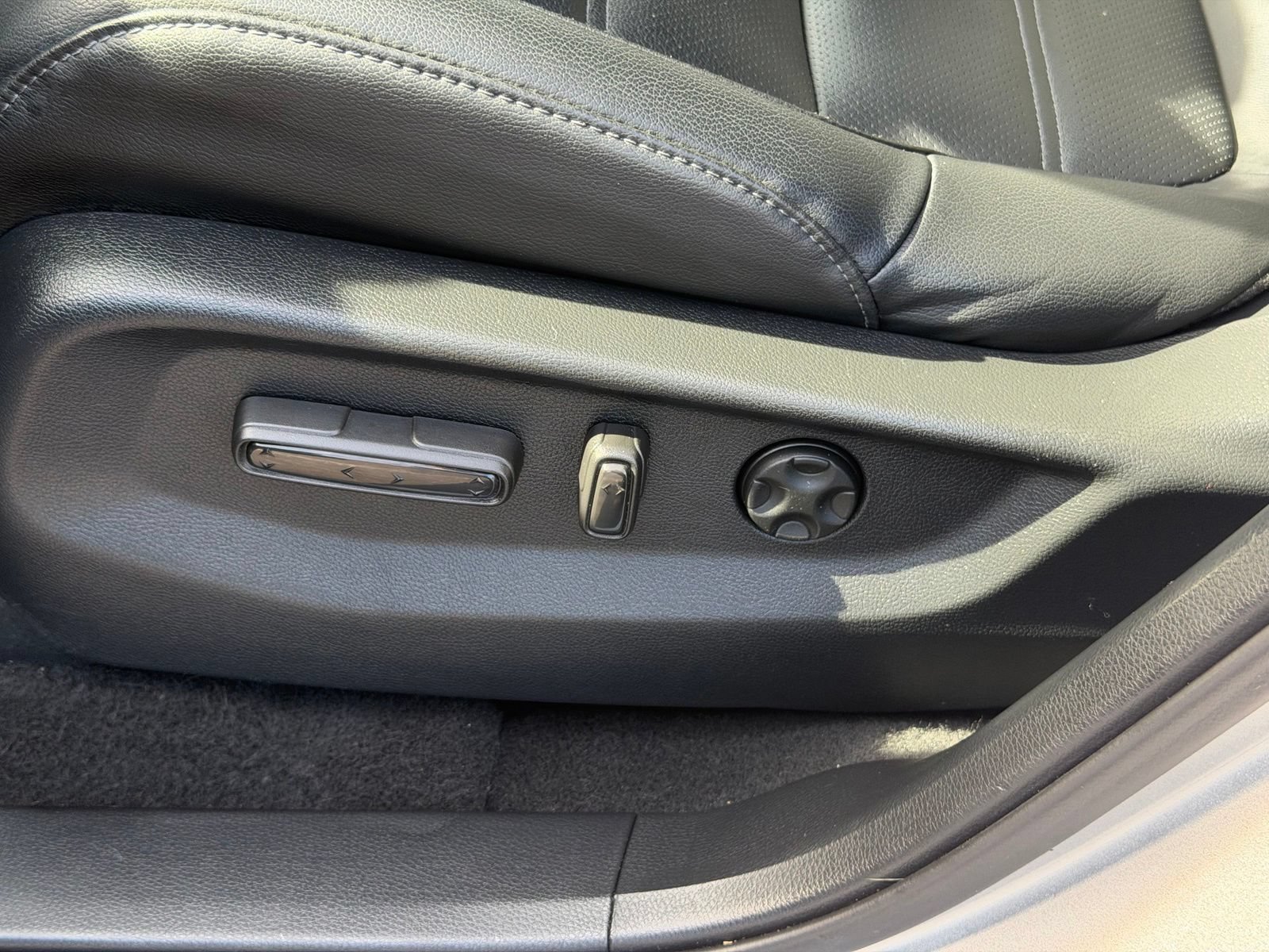 Used 2020 Honda CR-V Touring image 16