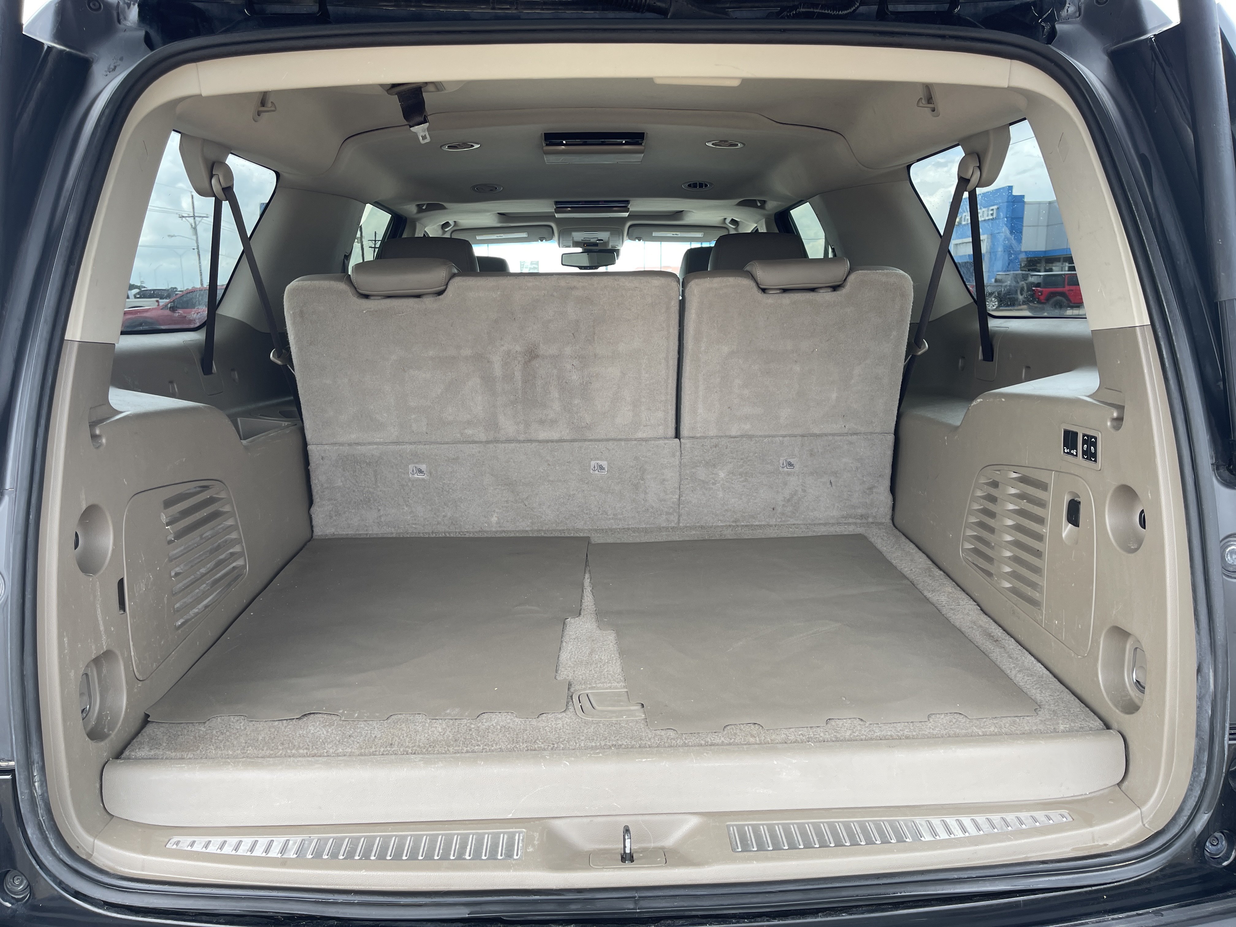 Used 2019 Chevrolet Suburban LT w/ LT Signature Package RWD image 13