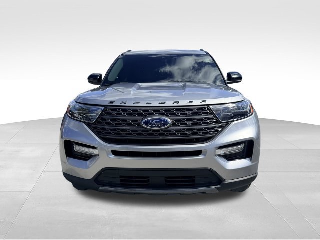 Used 2023 Ford Explorer XLT w/ Equipment Group 202A RWD image 2
