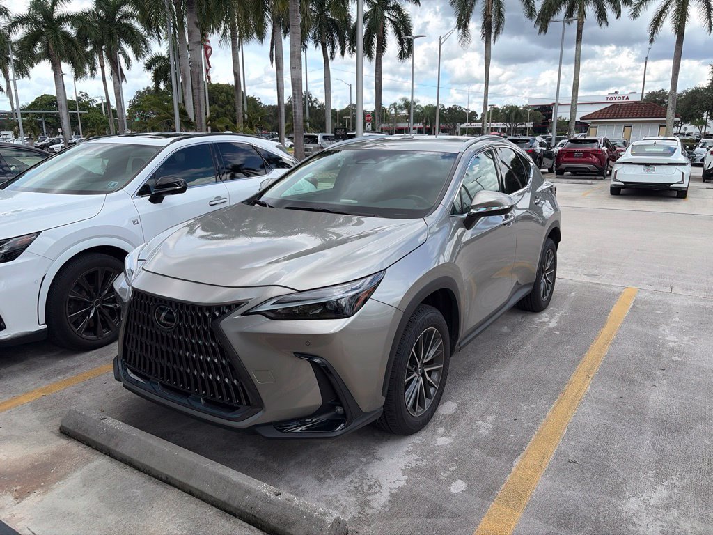 Certified 2025 Lexus NX 250 FWD w/ Accessory Package (Z2) image 3