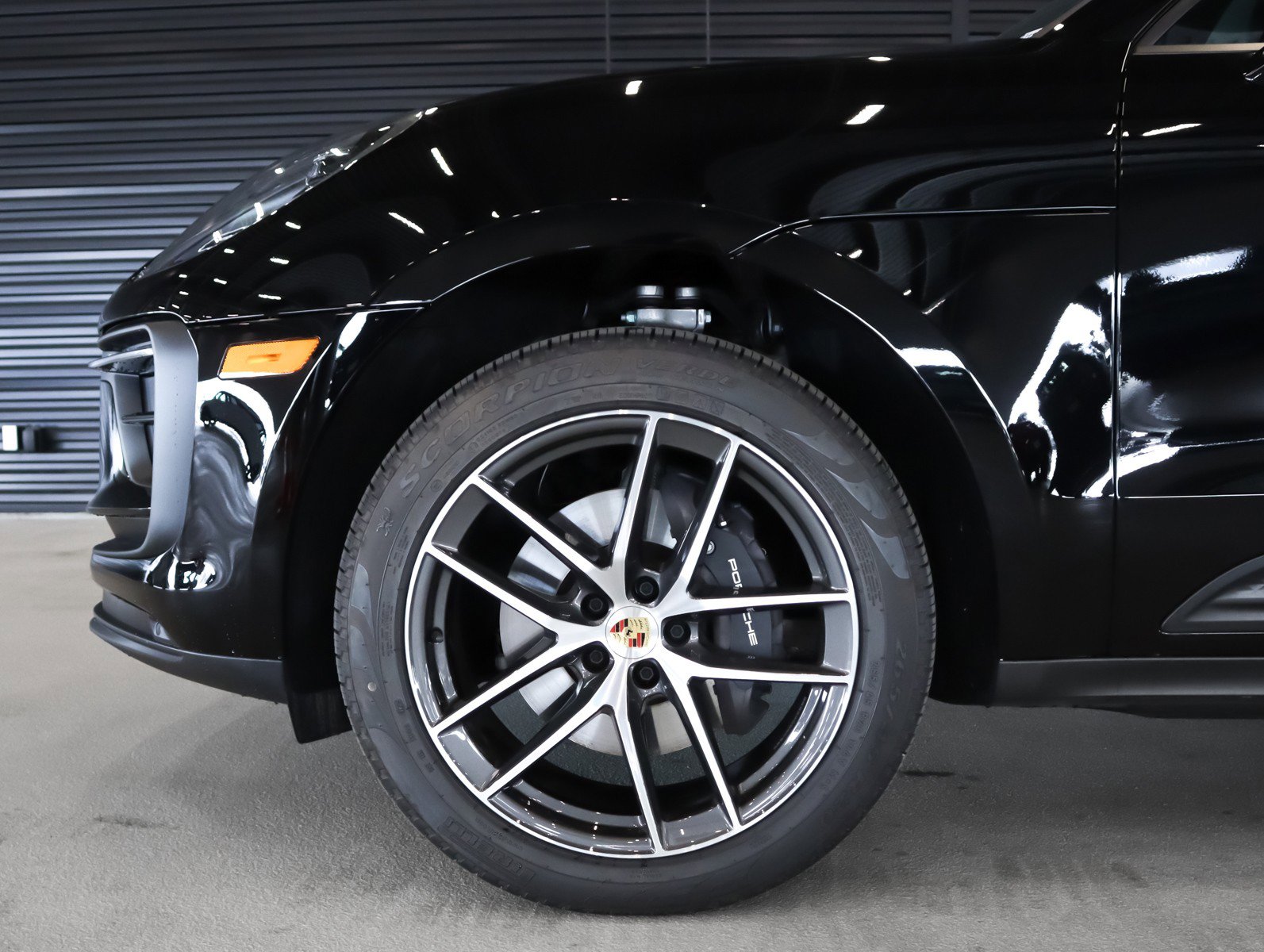 Certified 2025 Porsche Macan image 13