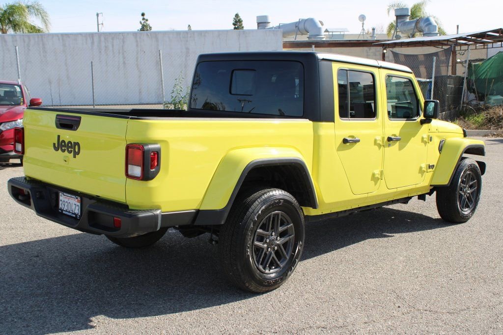 Used 2024 Jeep Gladiator Sport image 4