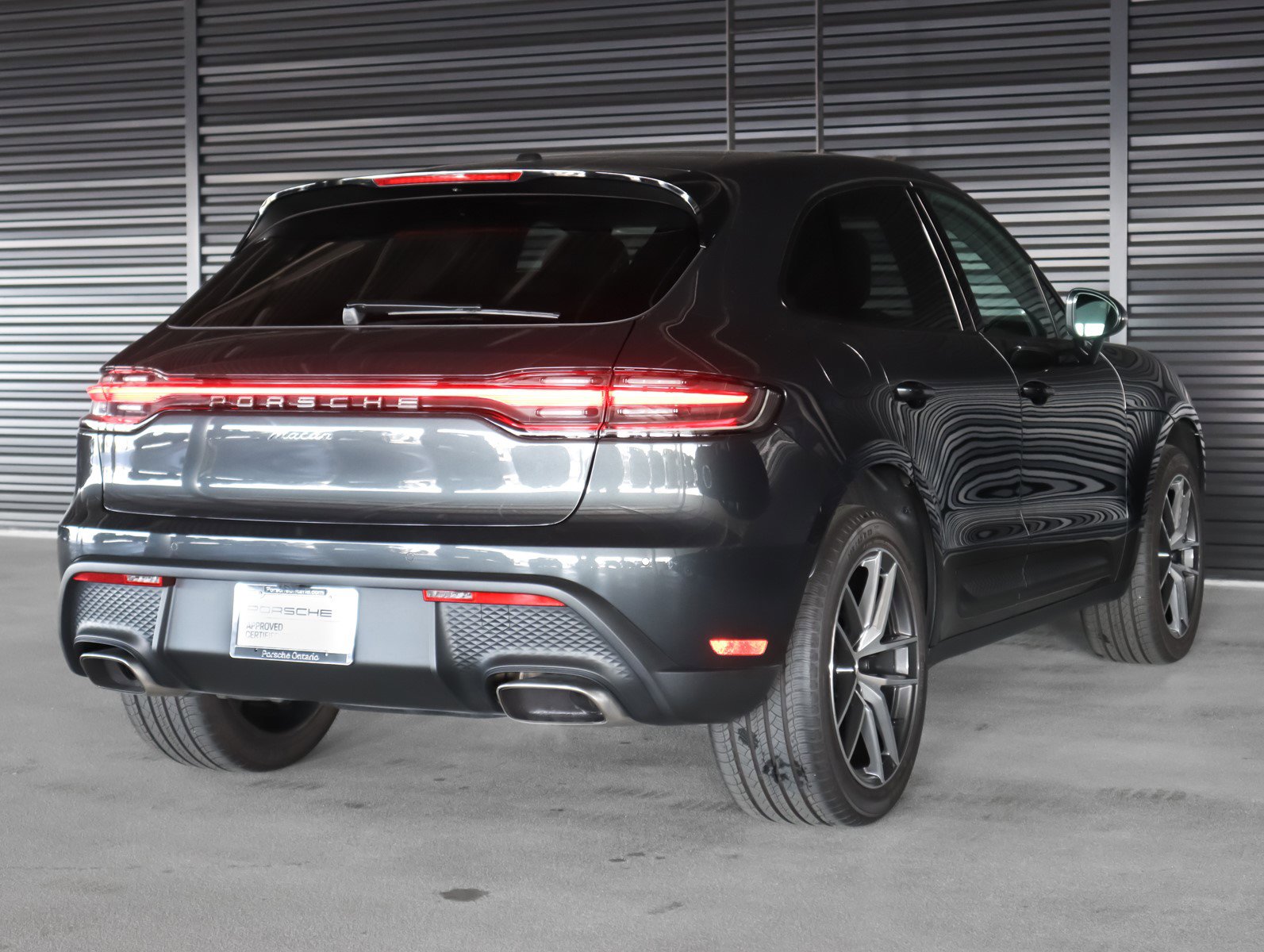 Used 2025 Porsche Macan image 10