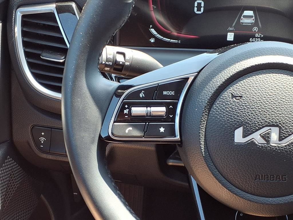 Used 2025 Kia Seltos S AWD/4WD image 16