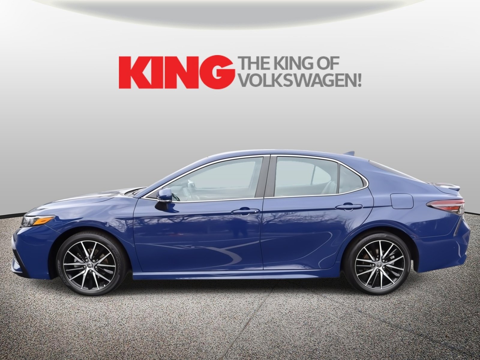 Used 2023 Toyota Camry SE image 3