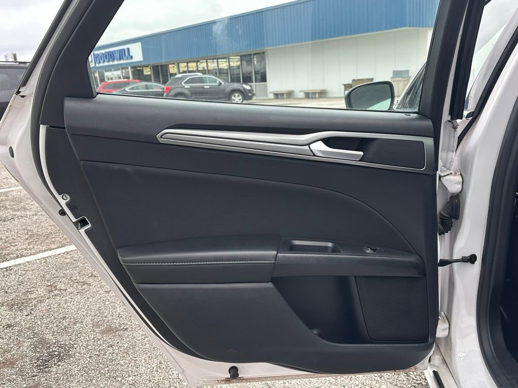 Used 2020 Ford Fusion SE image 15