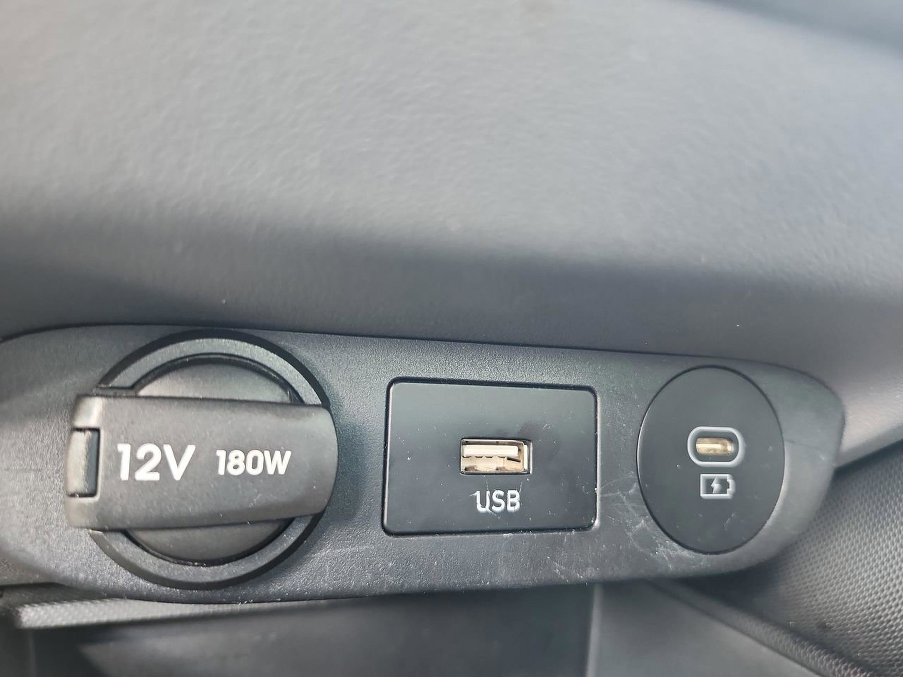 Used 2024 Hyundai Elantra SEL image 30