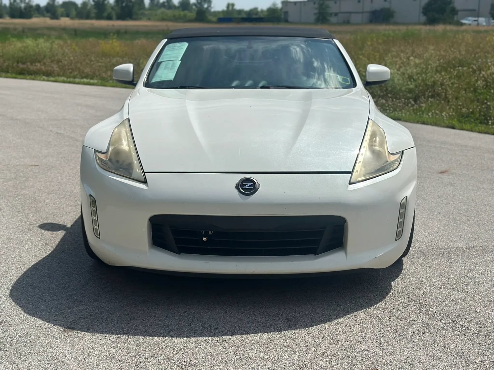 Used 2014 Nissan 370Z Touring RWD image 2