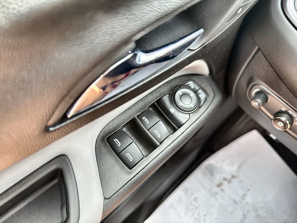 Used 2022 Chevrolet Equinox LS w/ LS Convenience Package AWD/4WD image 17