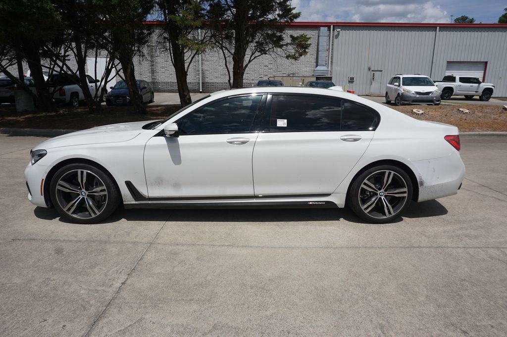 Used 2018 BMW 750i w/ Executive Package RWD image 18