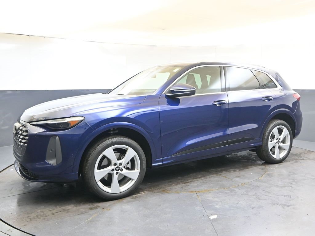 Used 2025 Audi Q5 Premium Plus w/ Premium Plus image 2