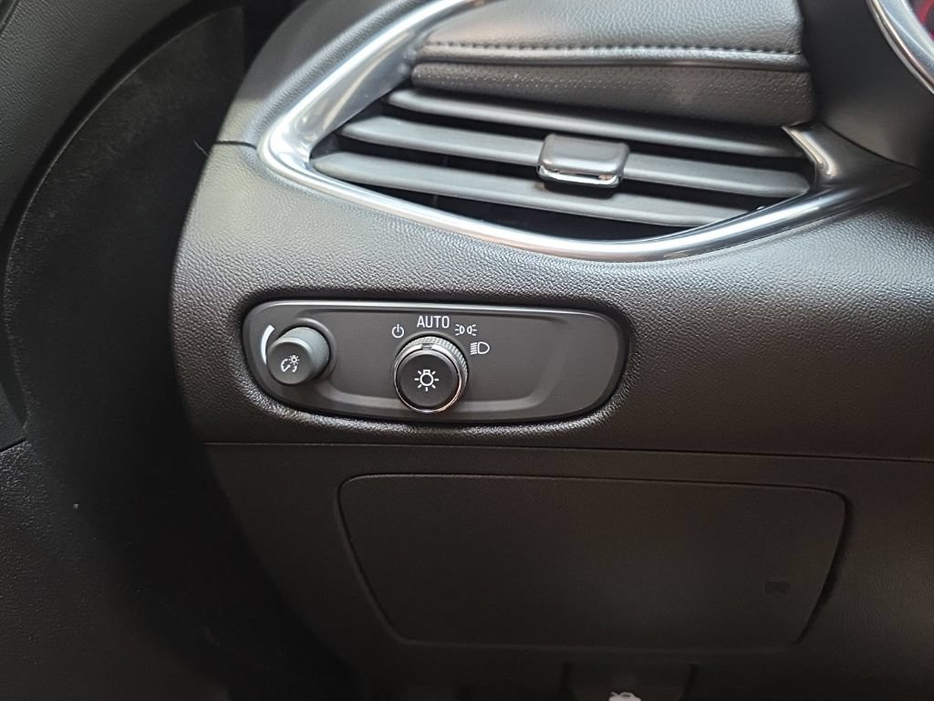 Used 2022 Chevrolet Malibu Premier FWD image 24