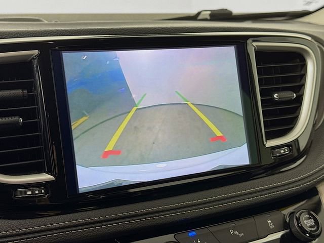 Used 2024 Chrysler Pacifica Select image 16