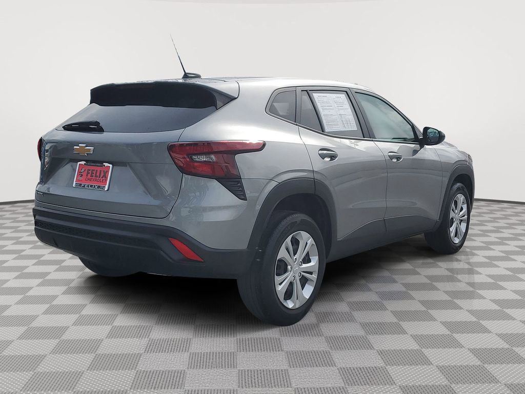 Used 2024 Chevrolet Trax LS w/ Driver Confidence Package image 3