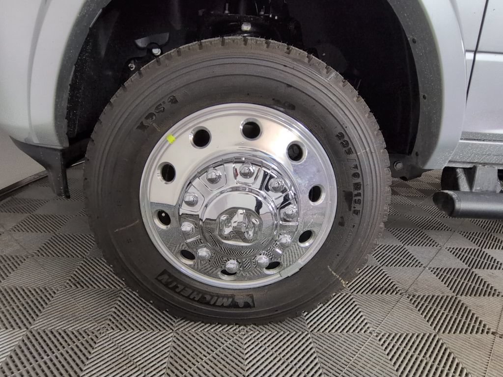New 2026 RAM 5500 Tradesman AWD/4WD image 9