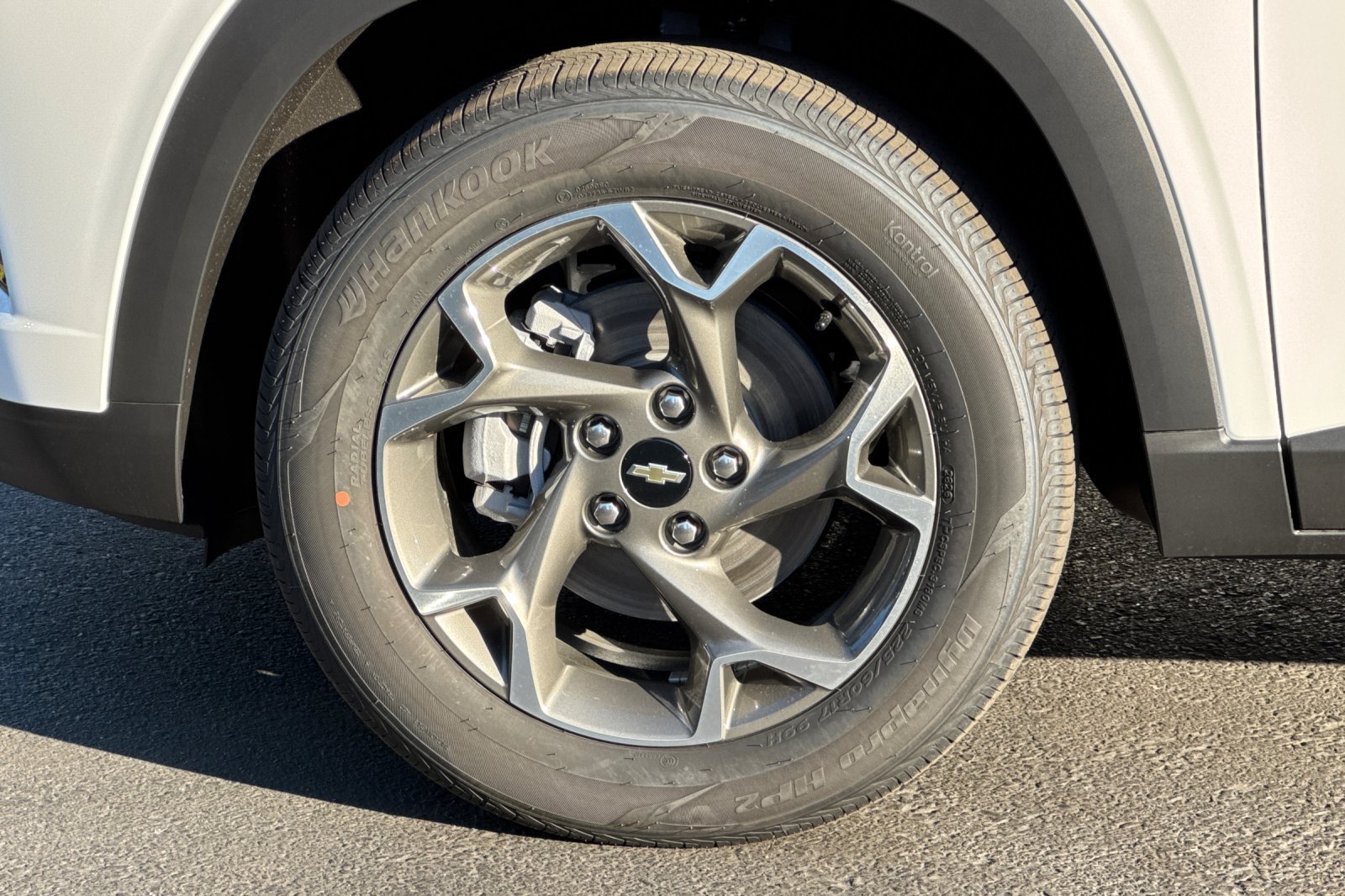 New 2026 Chevrolet Trax LT w/ LT Convenience Package FWD image 24