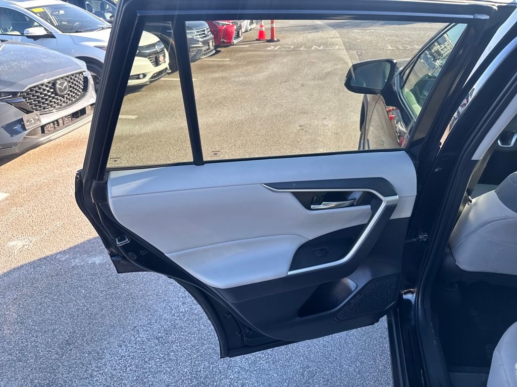 Used 2021 Toyota RAV4 XLE w/ Convenience Package image 39