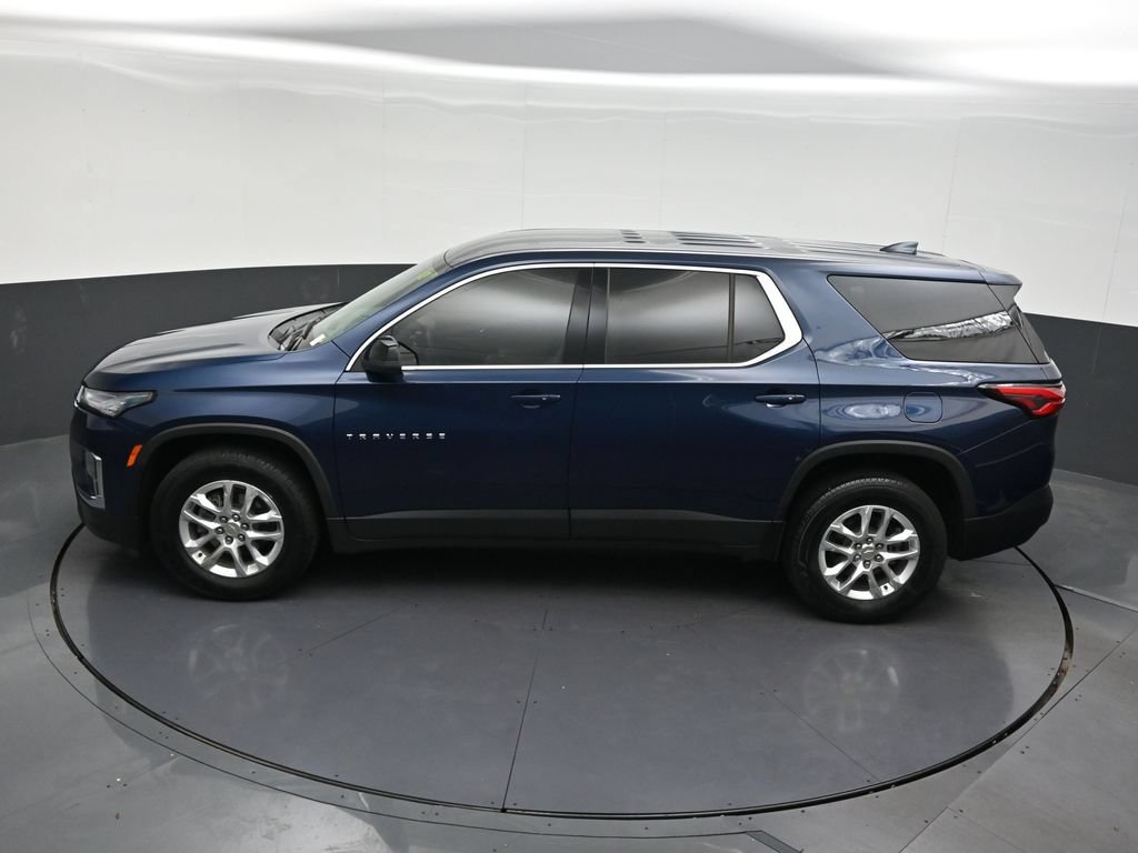 Used 2023 Chevrolet Traverse LS FWD image 17