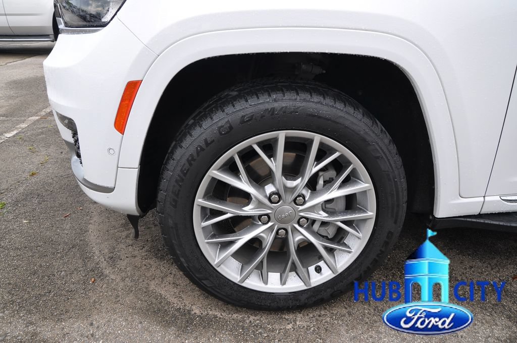 Used 2023 Jeep Grand Cherokee L Summit w/ Advanced Protech Group IV AWD/4WD image 9